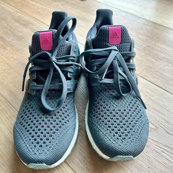 Adidas Ultraboosts 1.0 in grey, pink, and blue - Picture 2 of 7